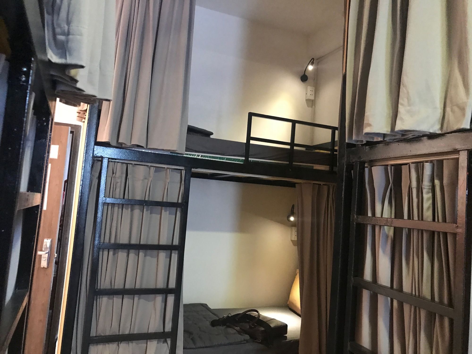 Wanderlust Saigon Hostel & Rooftop Bar Ho Si Minh-város Kültér fotó